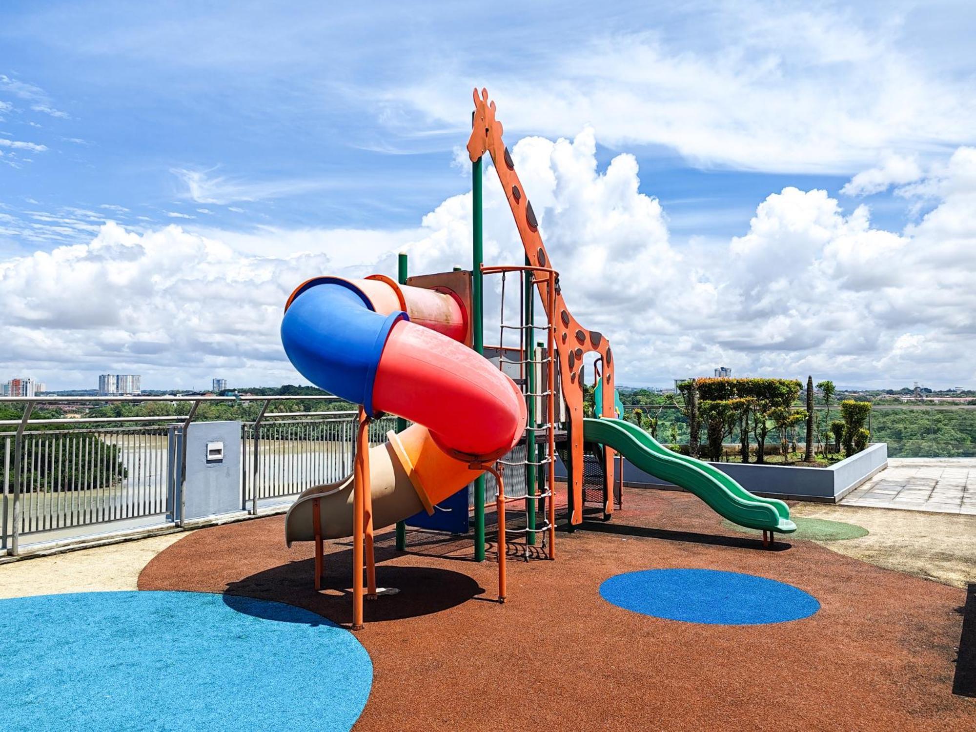 Bayu Marina -- Bathtub, 5 Mins To Mid Valley #2pax By Cowidea * Johor Bahru