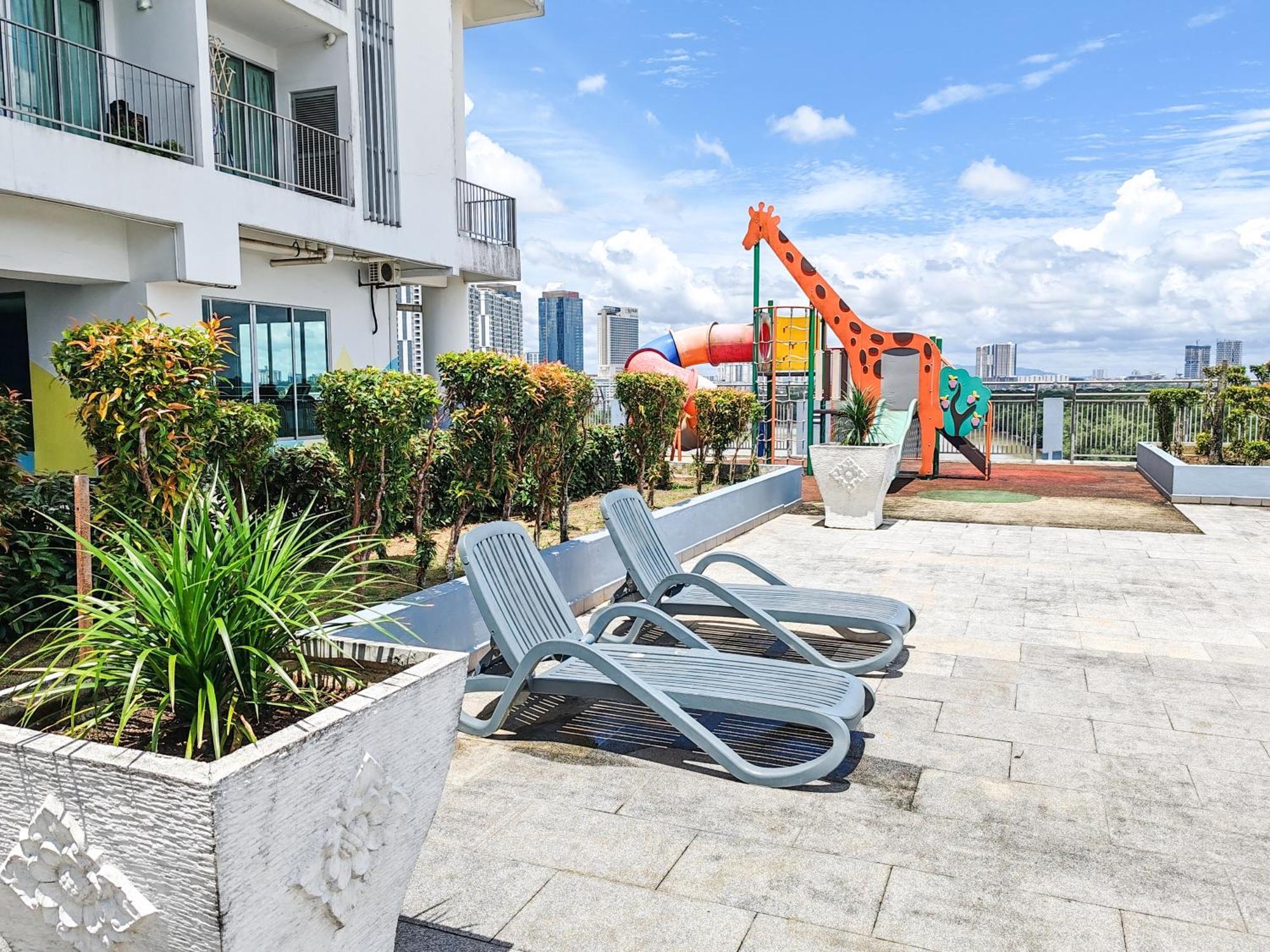 Pangsapuri Bayu Marina -- Bathtub, 5 Mins To Mid Valley #2pax By Cowidea Johor Bahru